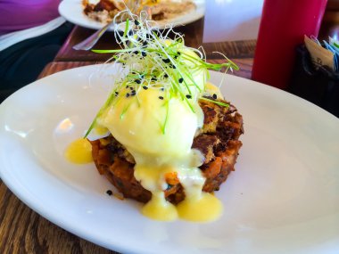 yumurta benedict yengeç kek