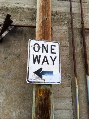 Tek yön sokak işareti