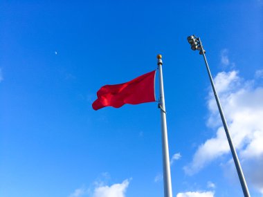 kırmızı bayrak soyut