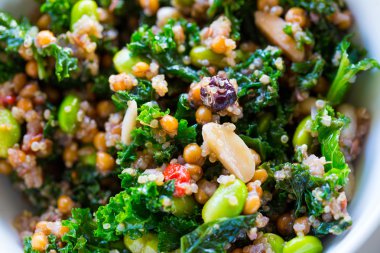 Paleo diyet quinoa lahana salatası
