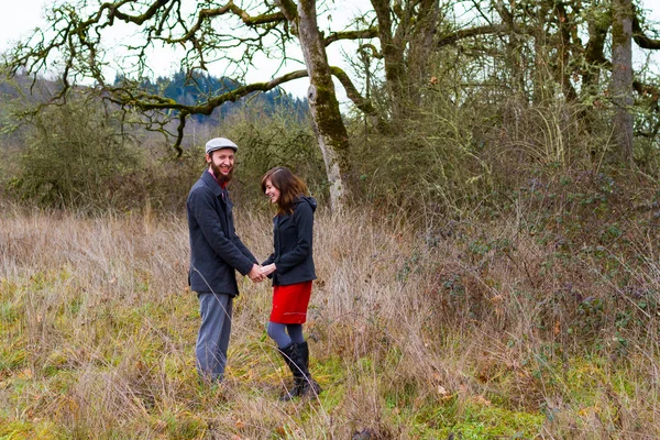 Heureux fiancé couple portrait — Photo