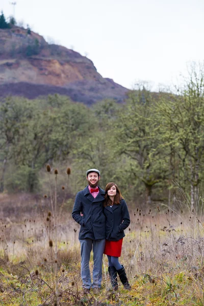 Retrato de pareja comprometida feliz —  Fotos de Stock