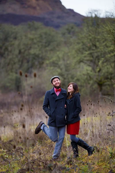 Mutlu nişanlı çift portre — Stok fotoğraf
