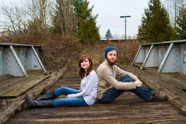 Hipster-Paar sieht glücklich aus — Stockfoto