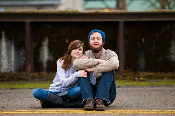 Hipster pareja buscando feliz —  Fotos de Stock