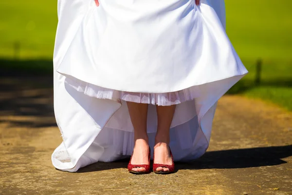 Buty ślubne panna młoda czerwony — Zdjęcie stockowe