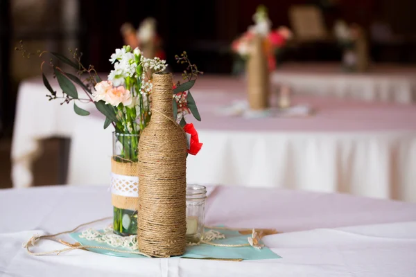 Bruiloft receptie tabel centerpieces — Stockfoto