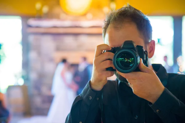 結婚式のカメラマンのセルフ ポートレート — ストック写真