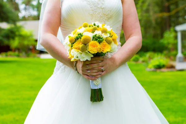 Bride Holding Wedding Bouquet — Stock Photo, Image