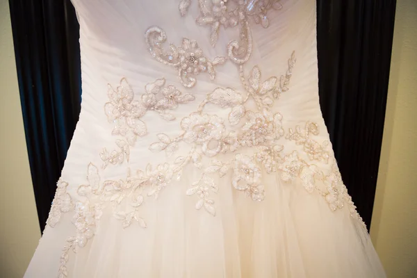 Detalhe vestido de casamento branco — Fotografia de Stock