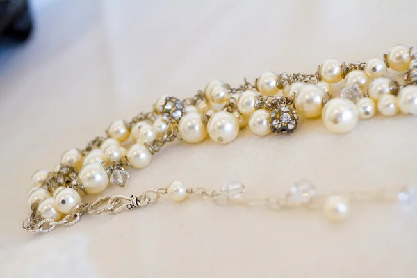 Naszyjnik perły ślubu panna młoda — Zdjęcie stockowe