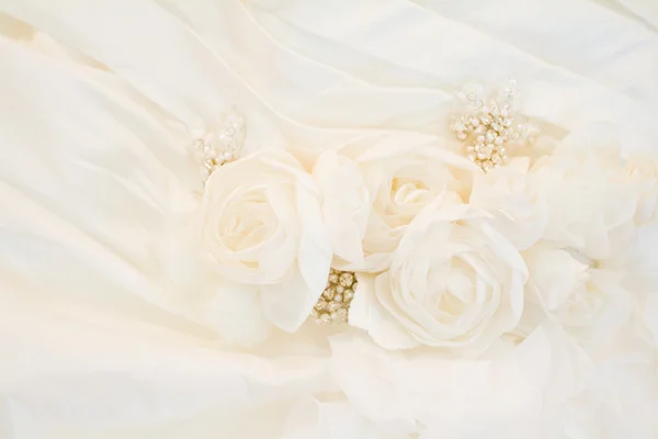Weißes Hochzeitskleid — Stockfoto