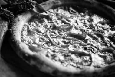 Lezzetli taze İtalyan pizzası. Yakın plan.