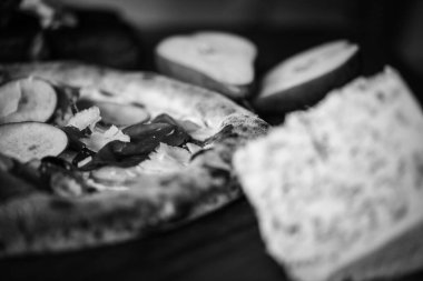 Lezzetli taze İtalyan pizzası. Yakın plan.