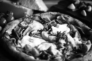 Lezzetli taze İtalyan pizzası. Yakın plan.