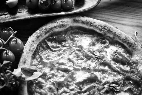 Smaczne Świeże Włoskie Pizza Bliska Widok — Zdjęcie stockowe