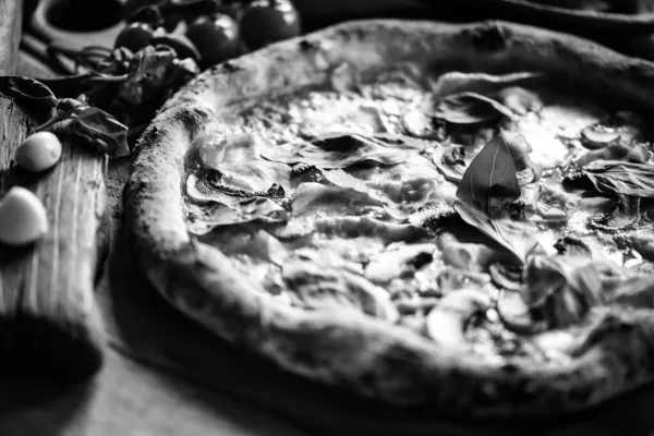 Tasty Fresh Italian Pizza Close View — Stock Photo, Image