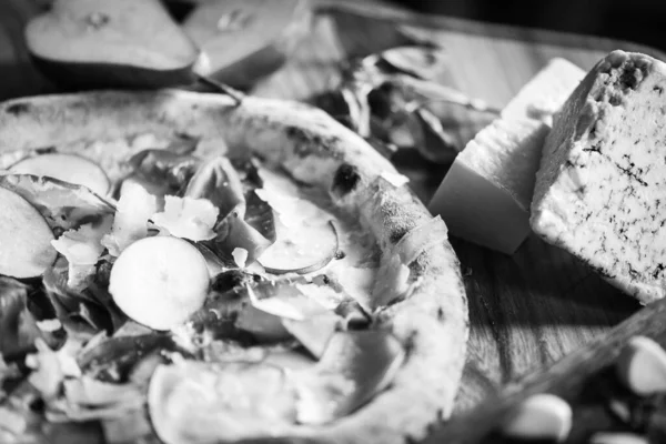 Smaczne Świeże Włoskie Pizza Bliska Widok — Zdjęcie stockowe