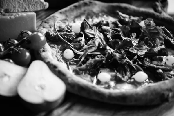 Leckere Frische Italienische Pizza Aus Nächster Nähe — Stockfoto