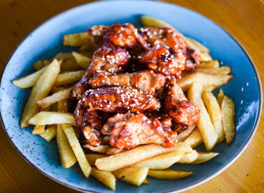 crispy barbecue chicken wings with fries