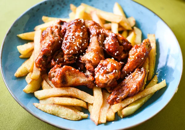 Crispy Barbecue Chicken Wings Fries — Photo