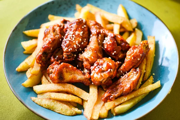 Crispy Barbecue Chicken Wings Fries — Stock Fotó