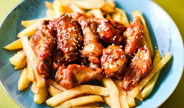 Crispy Barbecue Chicken Wings Fries — Stock Fotó