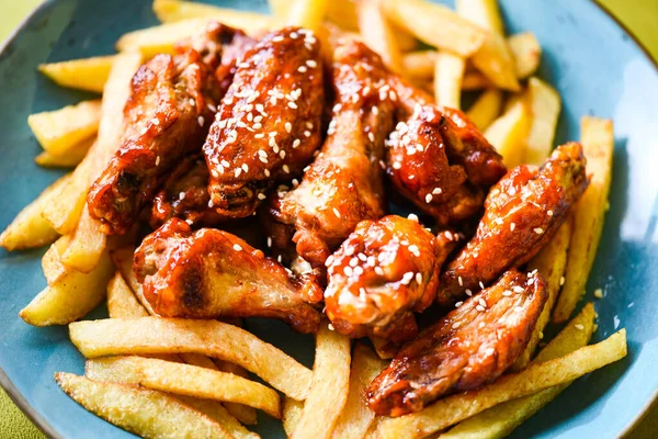 Crispy Barbecue Chicken Wings Fries Jogdíjmentes Stock Fotók