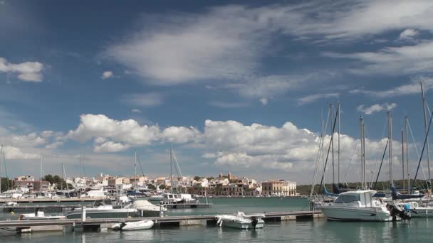 Marina en un puerto español — Vídeo de stock