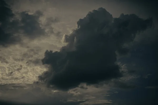 Cumulus Nuvens Tempestade Céu Acima Solo Tempo Nublado — Fotografia de Stock