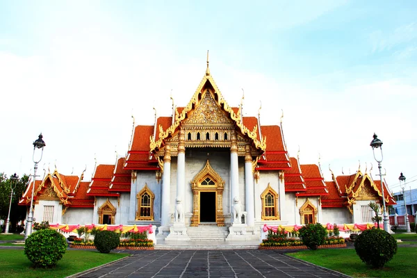 Krásné thajské chrámu wat benjamaborphit, chrám v Bangkoku — Stock fotografie