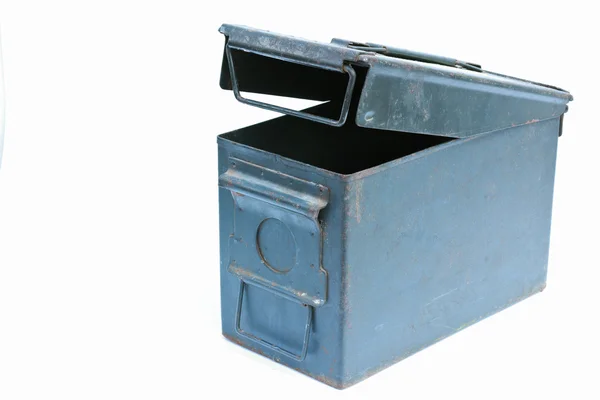 Militar bala caixa aberta capa isolado fundo branco — Fotografia de Stock