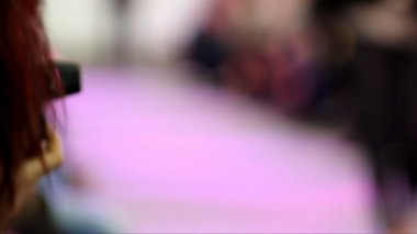 moda gösterisi podyum podyum yürümek