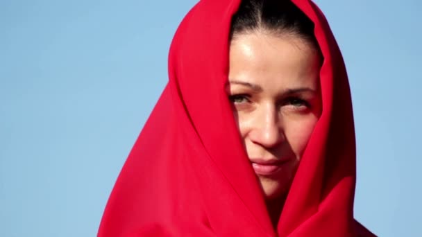 Portrait of a beautiful young girl with a red shawl — Stock Video