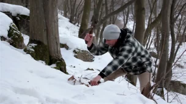 Turister resa på vintern — Stockvideo