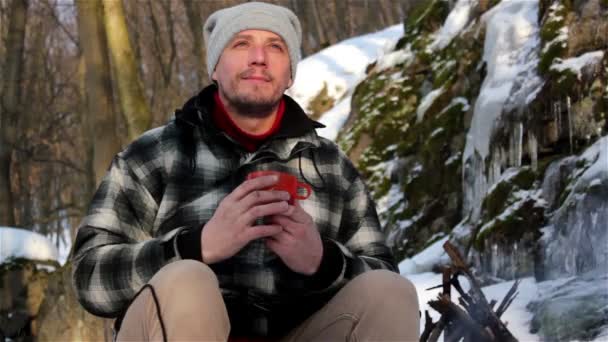 Touristen reisen im Winter - Portrait — Stockvideo
