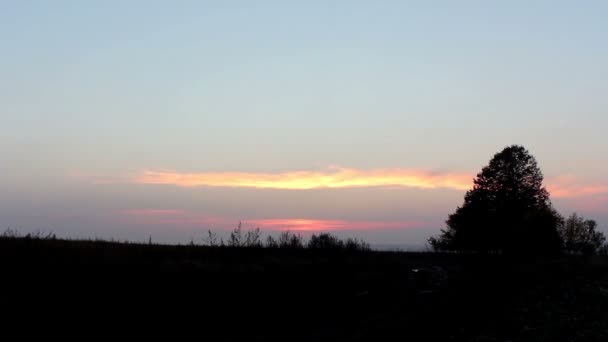 Захід сонця, проходження хмар під час заходу сонця — стокове відео