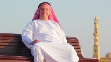 Müslüman erkek, Müslüman erkek aittir, contemplates