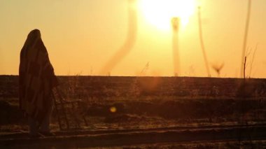 dawn, sunrise halı ile bir adam adama