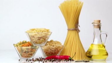 İtalyan spagetti, İtalyan pasta malzemeleri