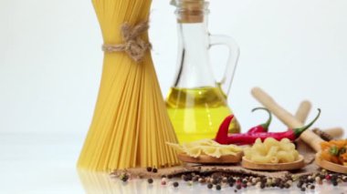 İtalyan spagetti, İtalyan pasta malzemeleri