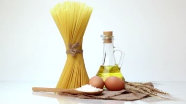 İtalyan spagetti, İtalyan pasta malzemeleri