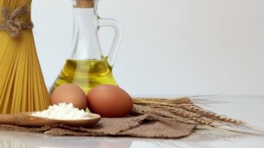 İtalyan spagetti, İtalyan pasta malzemeleri