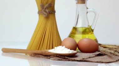 İtalyan spagetti, İtalyan pasta malzemeleri