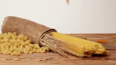 İtalyan spagetti, İtalyan pasta malzemeleri