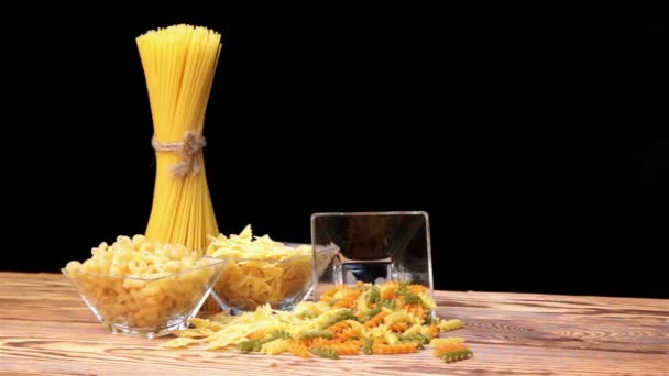 Italienische Spaghetti, italienische Nudelzutaten — Stockvideo