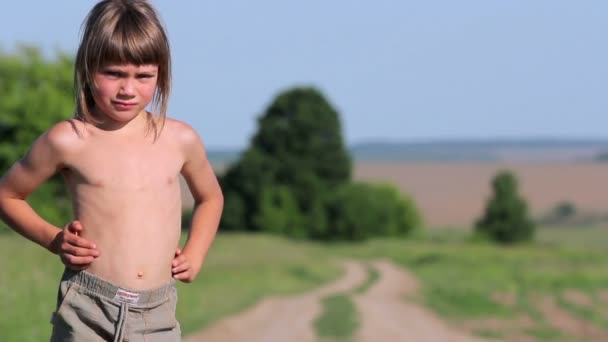 País Boy.Rural criança . — Vídeo de Stock