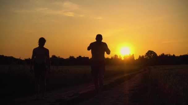 Sports Recreation Father Son Train Sunset Couple Father Son Running — Vídeos de Stock