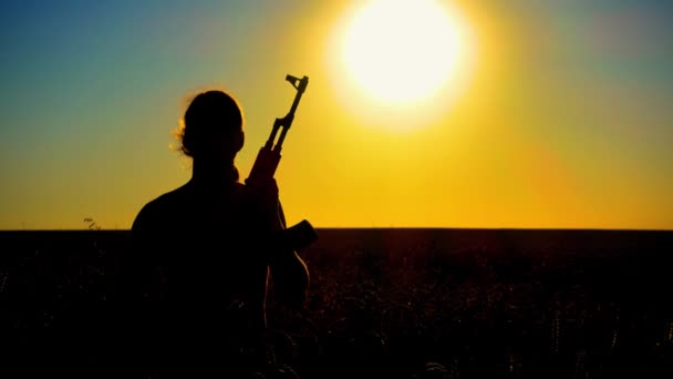 Ukraine War Young Man Kalashnikov Assault Rifle Trains Field Silhouette — Video