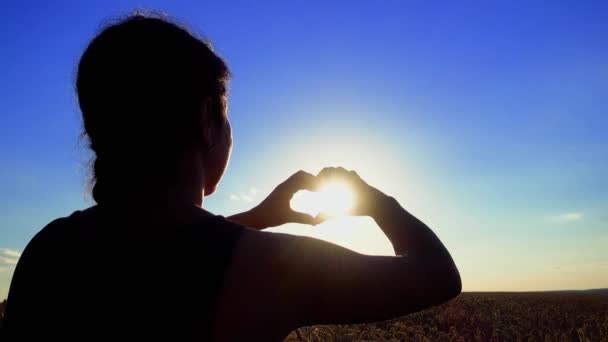 Girl Stretches Her Hand Sun Sunset Happy Woman Folded Heart — Stockvideo